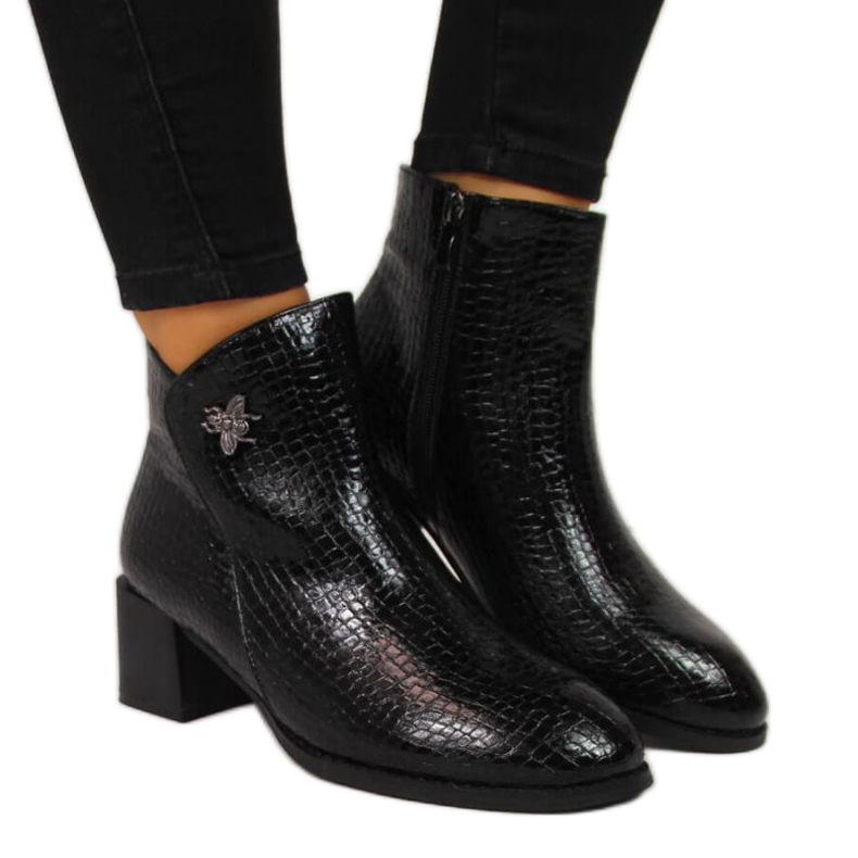 Svarta stövlar med en flugormskinn Filippo W PAW287