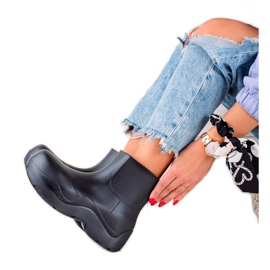 TRENDI Galoscher på modeplattformen svart