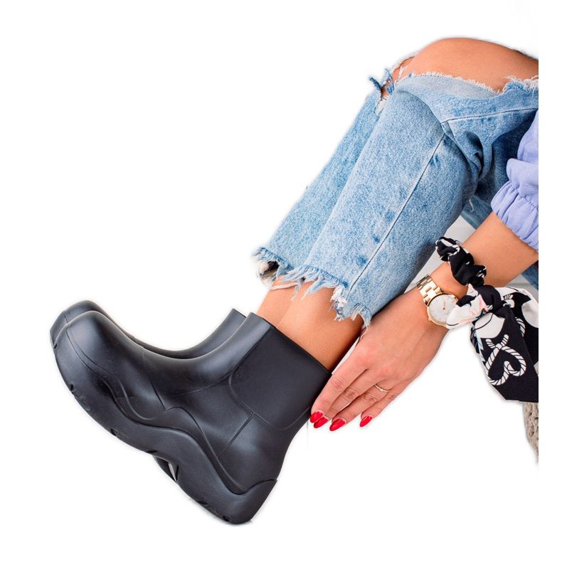 TRENDI Galoscher på modeplattformen svart