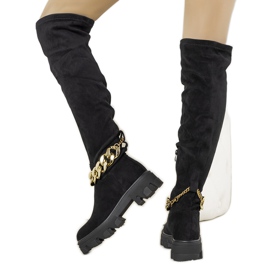 BM Svarta stövlar på en hög Charette -sula