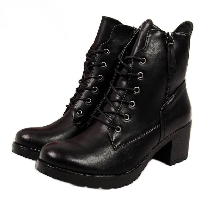 Stövlar på stolpen Potocki W WOL19A svart