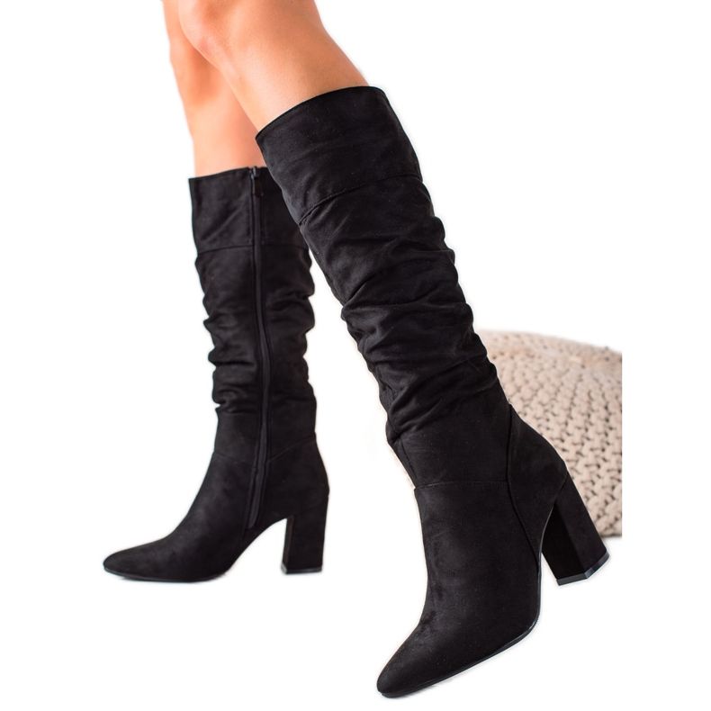 Stövlar med en veckad VINCEZA -övre svart