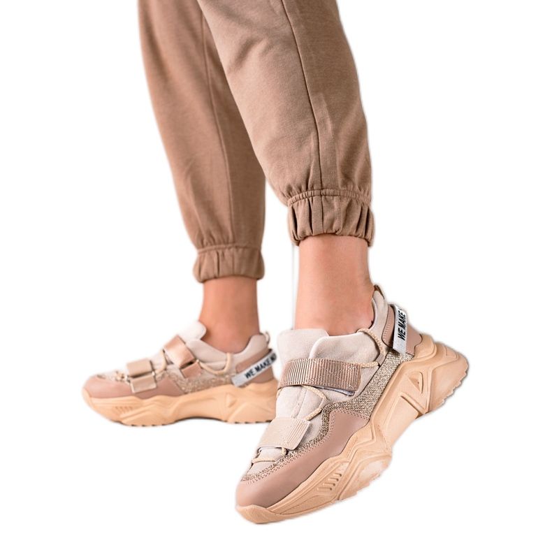 TRENDI Sneakers med kardborrmode beige gyllene