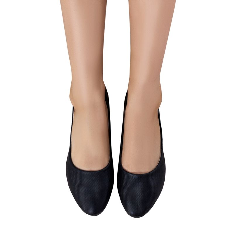 Svarta ballerinor i ekologisk mocka från Silma