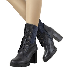 Marinblå fotkängor på Alvarado -stolpen beige