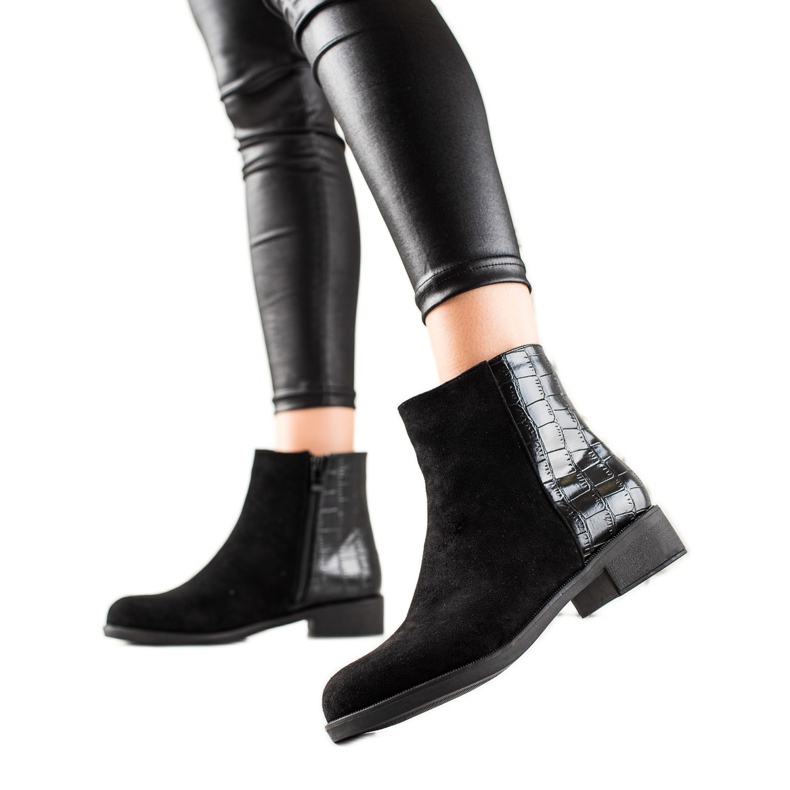 TRENDI Svarta stövletter i mocka