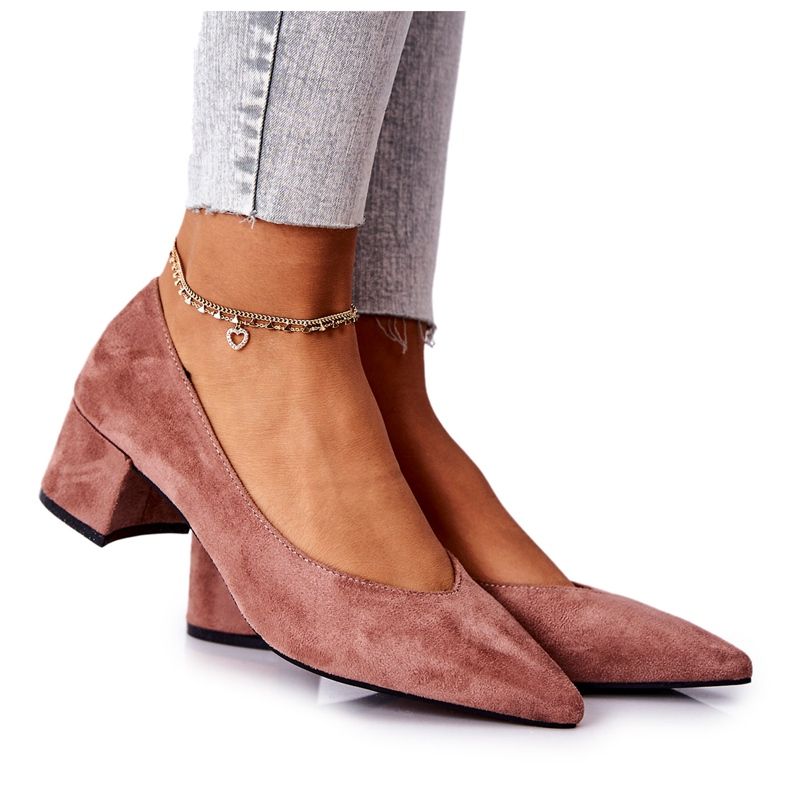 PG1 Mocka Pumps På En Pelare Rosa Ross