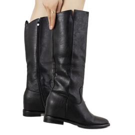 Svarta stövlar på Rosamonde-kilen