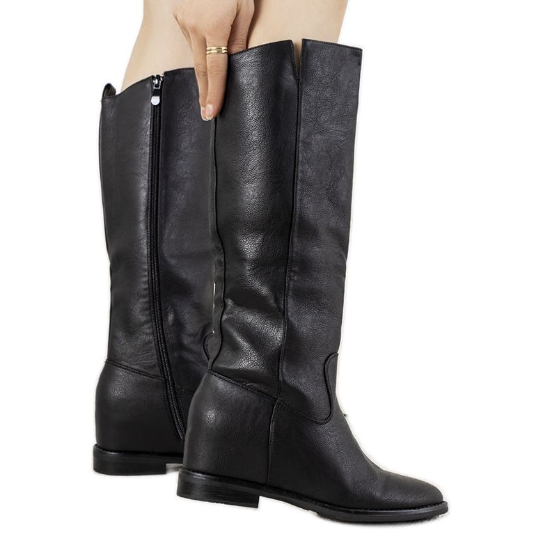 Svarta stövlar på Rosamonde-kilen