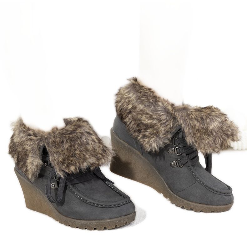 Grå kilstövlar med Callas-päls