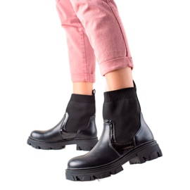 TRENDI Slip-on påsar på plattformen svart