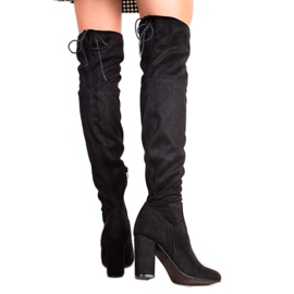 TRENDI Sexiga svarta musketörer