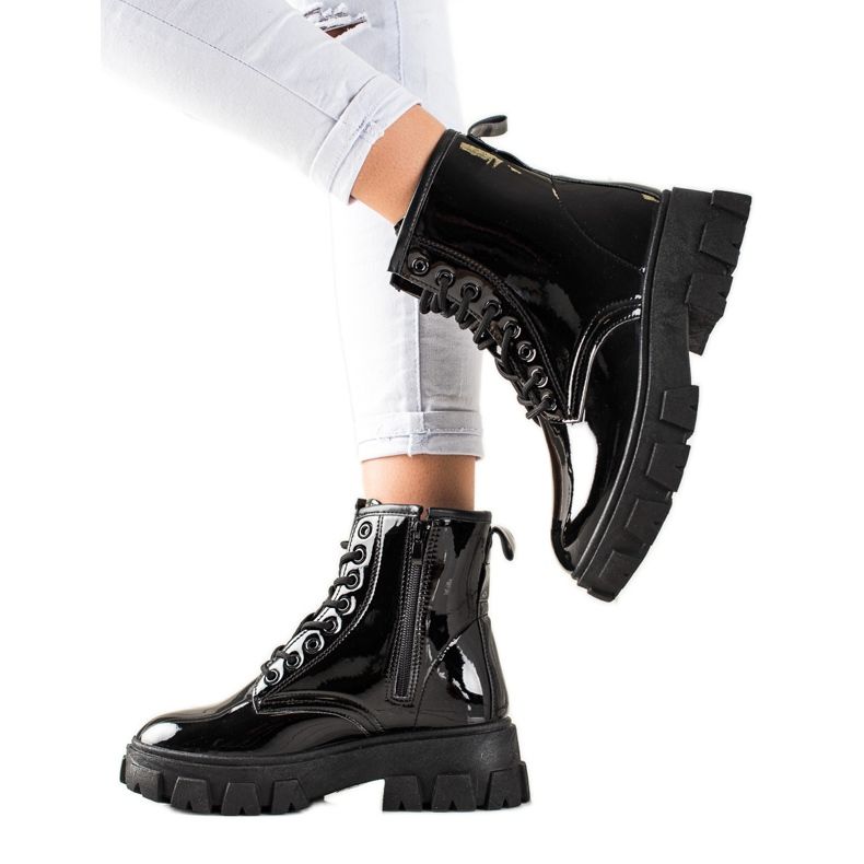 Sergio Todzi Svarta Trappers På Plattformen