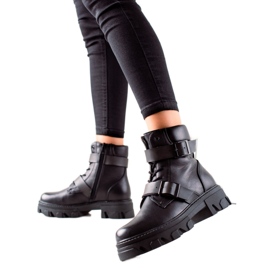 Arbetare med svarta spännen