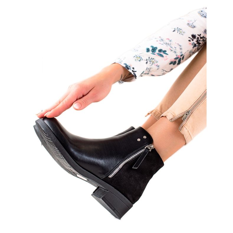 TRENDI Klassiska stövlar svart