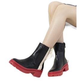 Svarta stövlar med en rand Albina