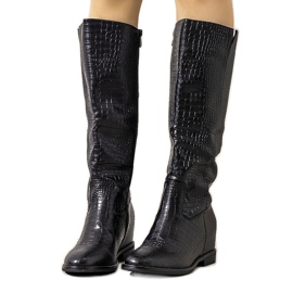 Svarta stövlar i Daoust krokodilskinnsmönster