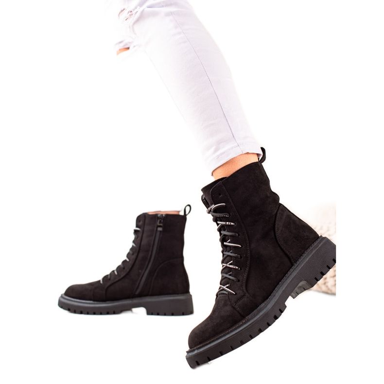 TRENDI Svarta snörskor