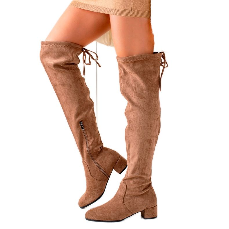 Fashionabla beige musketörer brun