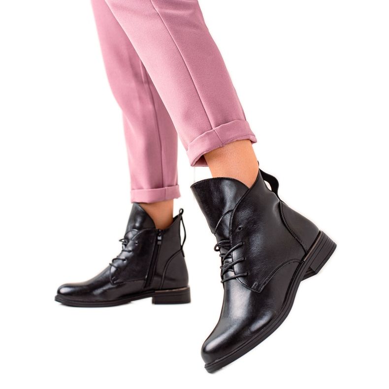 Svarta klassiska stövlar från Sergio Leone