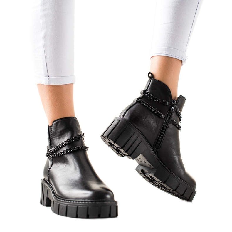 Goodin Stövlar På Plattformen Med En Kedja svart