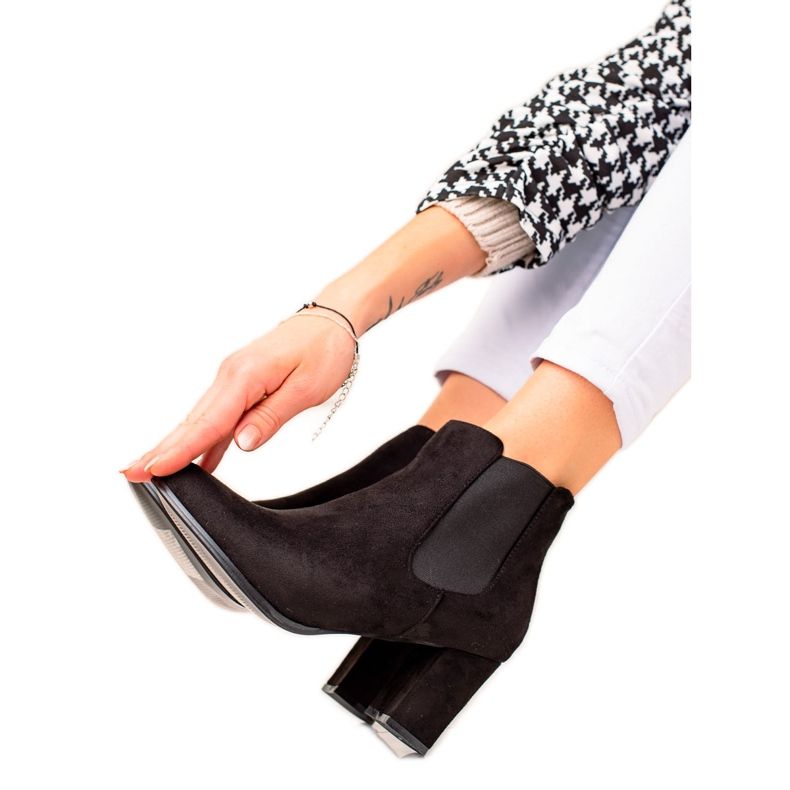 TRENDI Fritidsskor på en stolpe svart