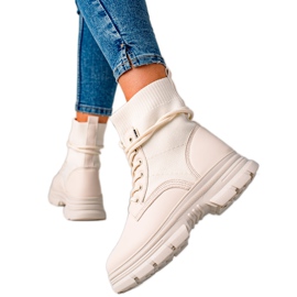 TRENDI Beige stövlar med snörning