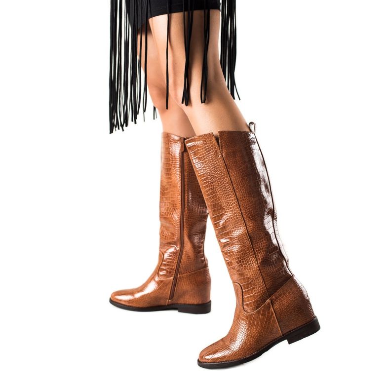 TRENDI Stövlar med ekologiskt läder på kil brun