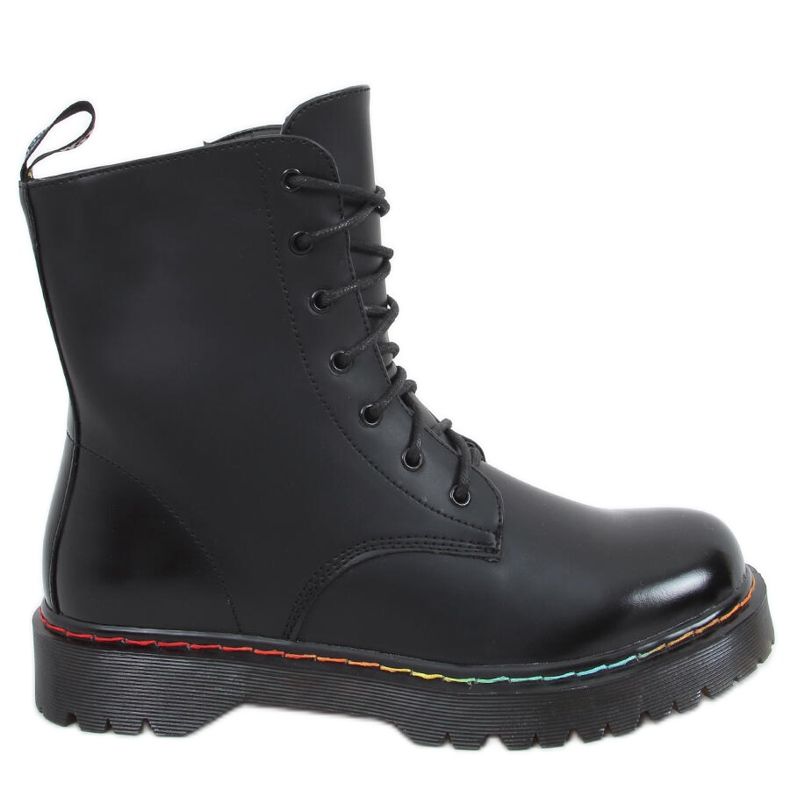 Martensiaki med den färgade Ohio Black-tråden svart