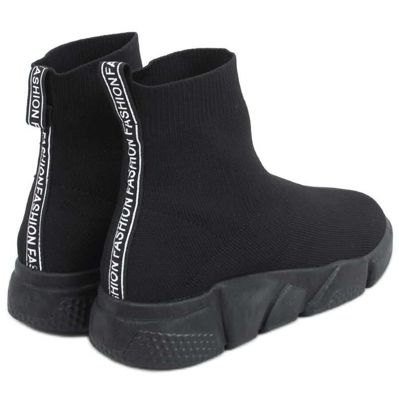 Cento svarta strumpor