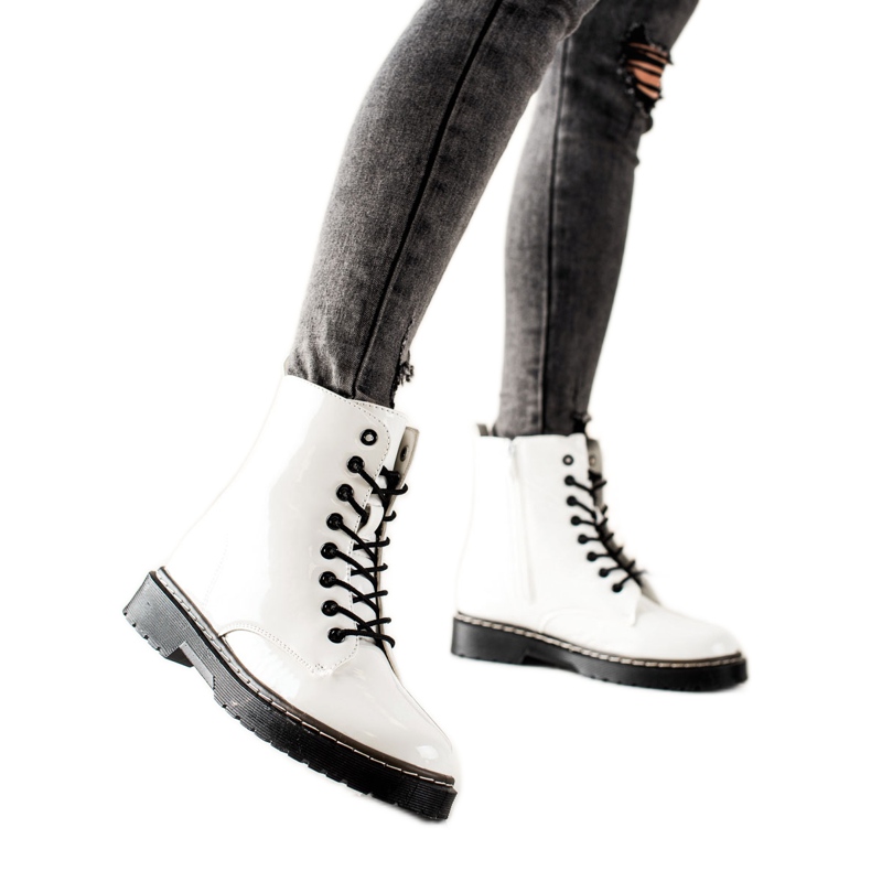 TRENDI Vita isolerade stövlar