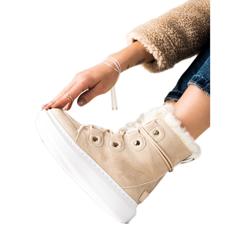 TRENDI Snygga beige snöstövlar