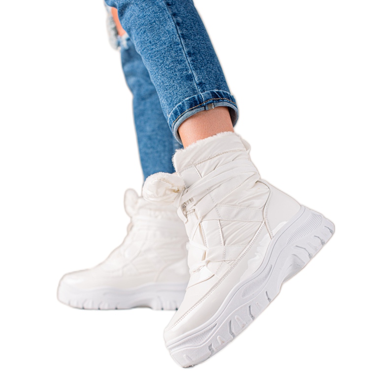 TRENDI Vita skimrande snökängor