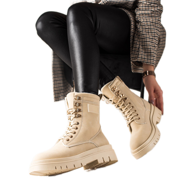 TRENDI Klassiska Beige Trappers