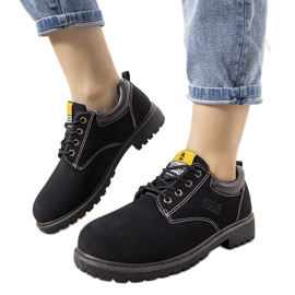 Svarta skor på tjock Pellandsula