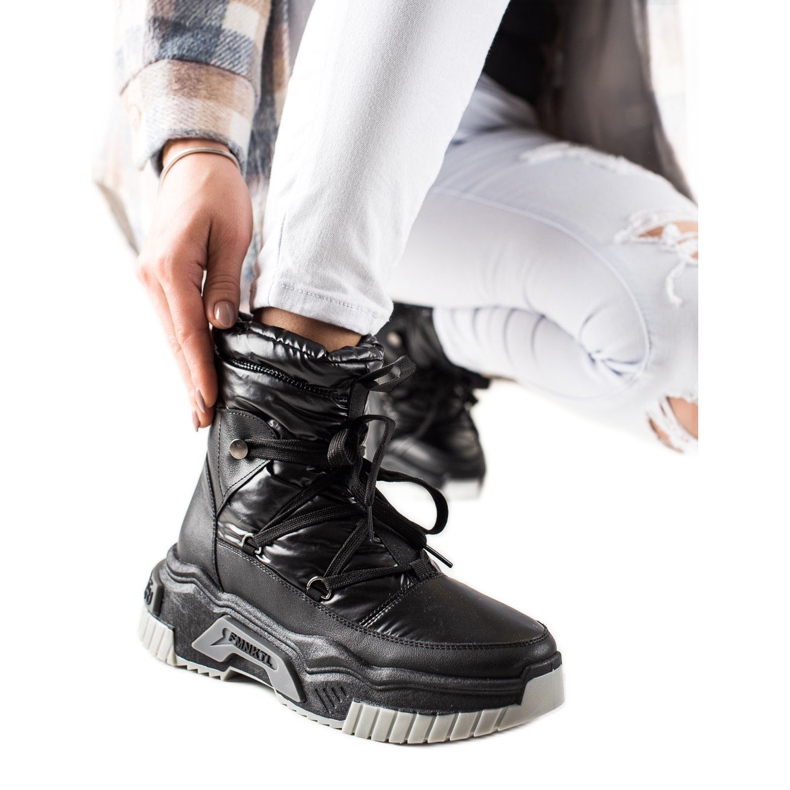 TRENDI Svarta snöstövlar med snörning