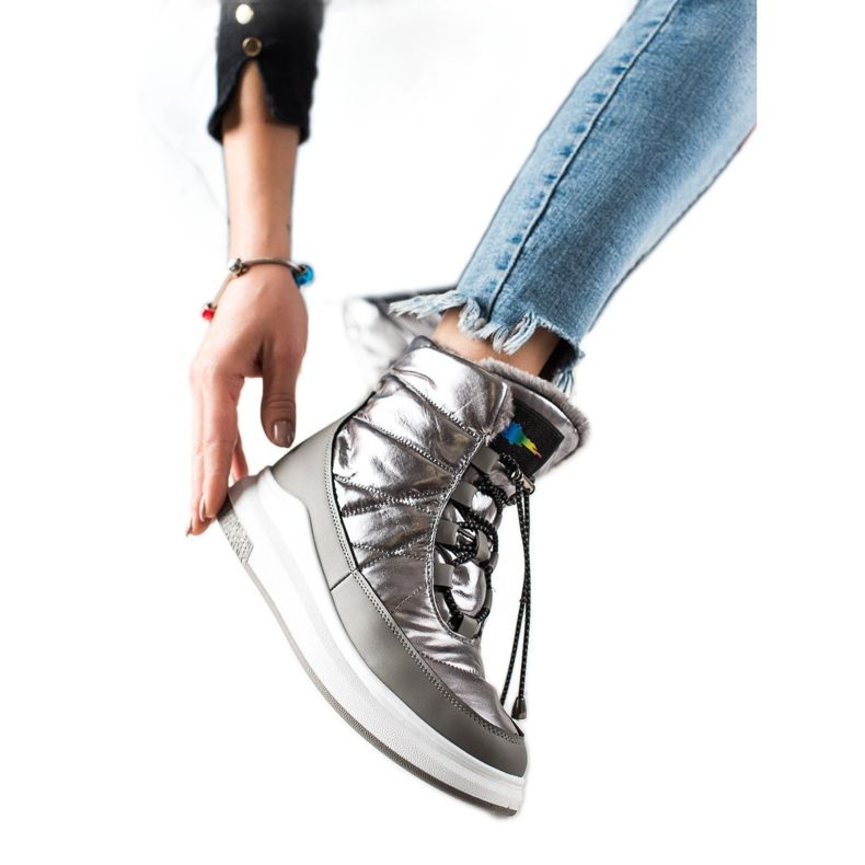 TRENDI Fashionabla glänsande snöstövlar silver-