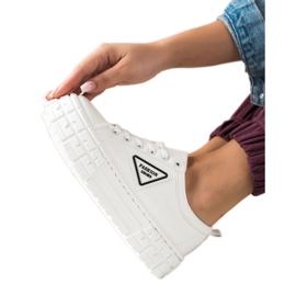 Goodin Sneakers med ekoläder på plattformen vit