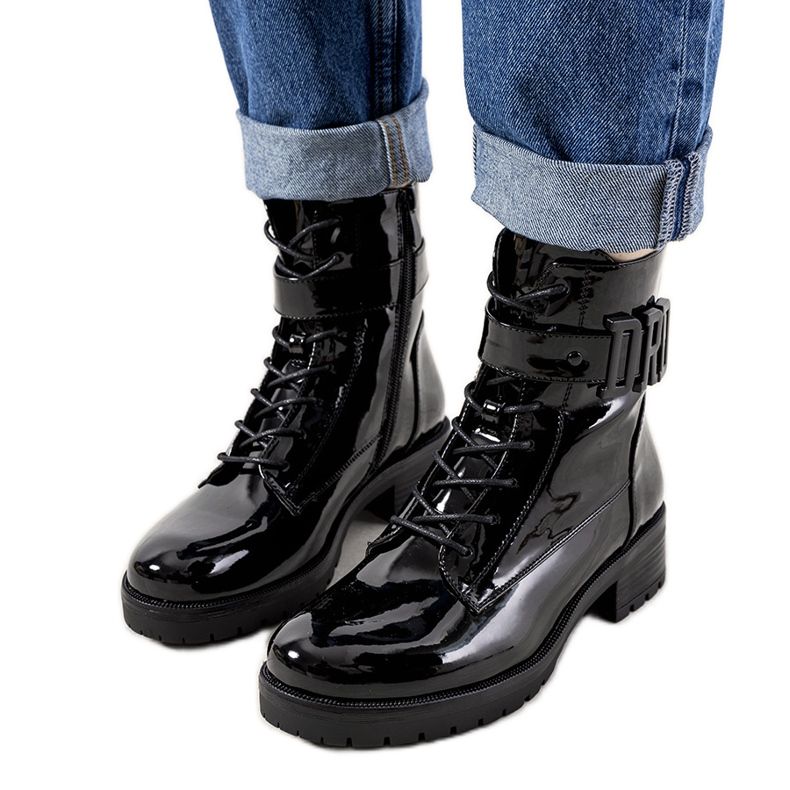 Svarta patenterade Puga-isolerade stövlar