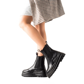 TRENDI Chelsea stövlar på modeplattformen svart