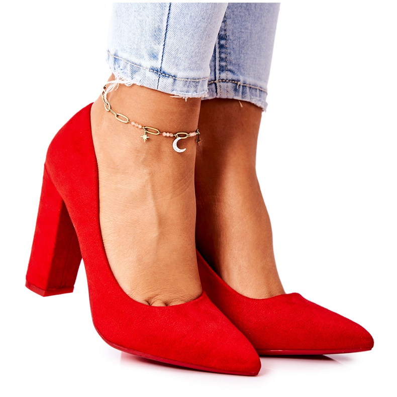 WS1 Mocka Pumps På En Röd Valoris Bar