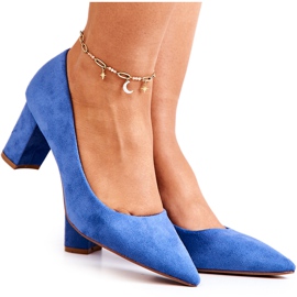 PS1 Mocka Pumps På En Blå Abbey Pelare