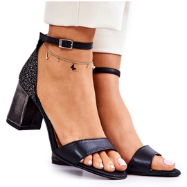 PA2 Lädersandaler På En Svart Lorene Bar