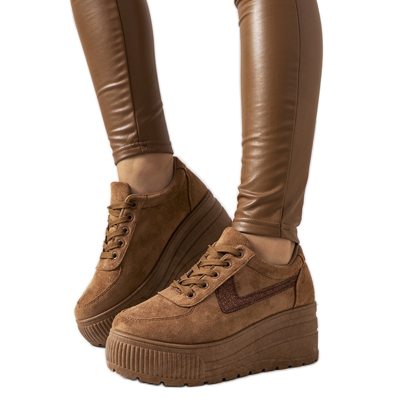 Bruna sneakers med hög botanisk sula