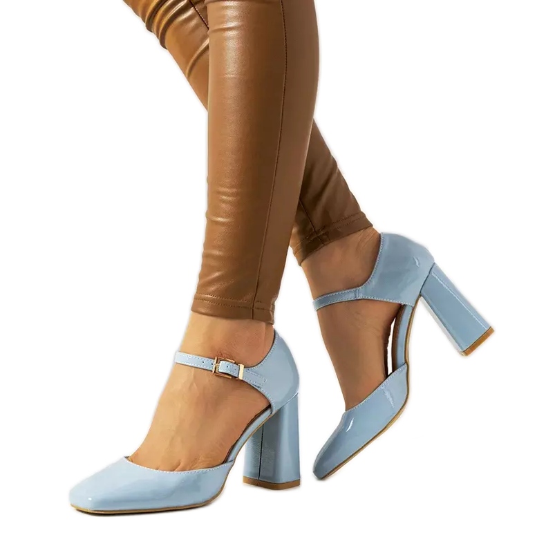 Blå pumps på Clementposten