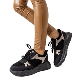 Svarta sneakers med gyllene Davis-accenter