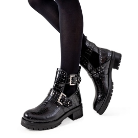 Vita stövlar med utskärningar från Rolen svart