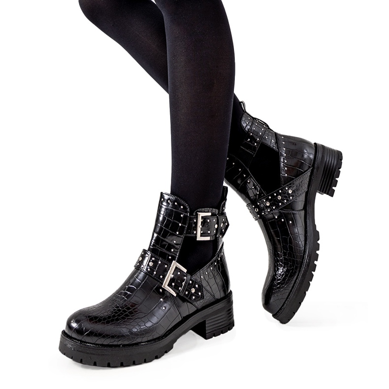 Vita stövlar med utskärningar från Rolen svart