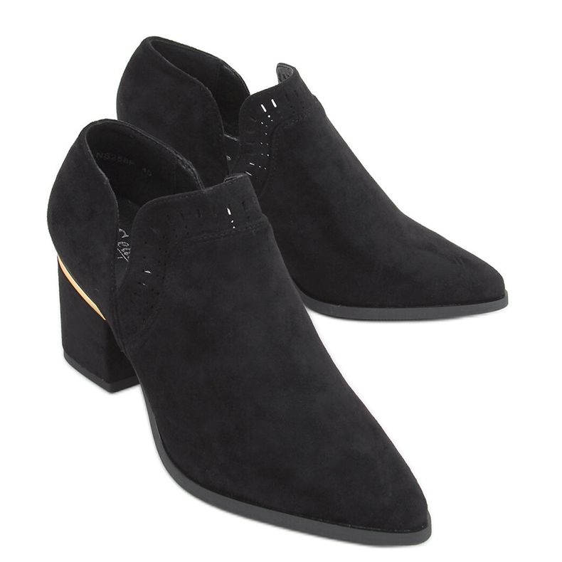 Högklackade skor från Aila Black svart