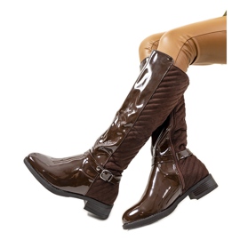 Timotea stövlar i brunt lack